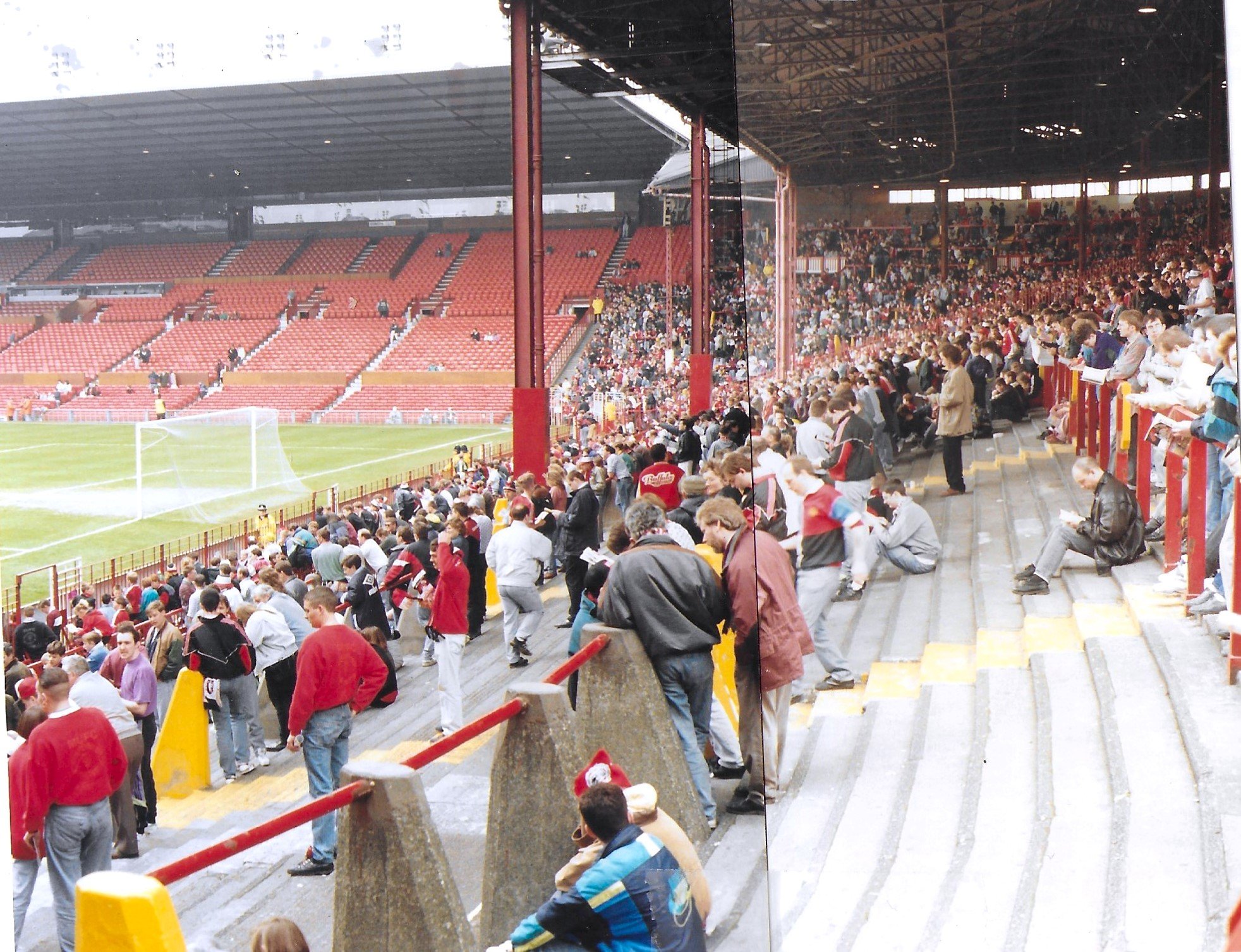 stretford end 2 may 1992 safe standing.jpg