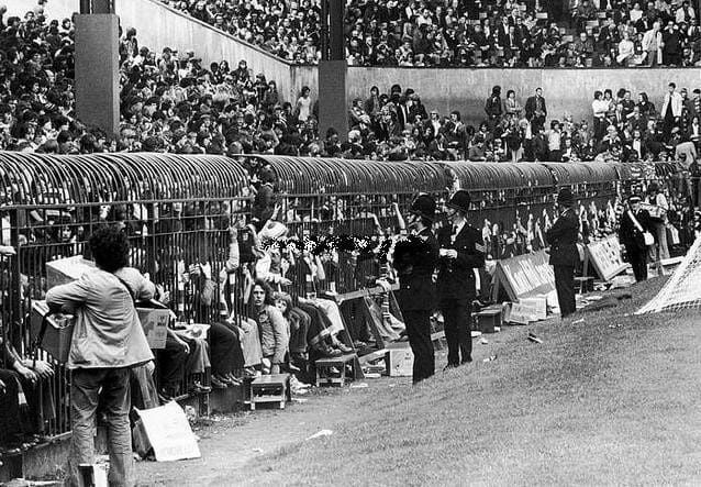 stretford end 1974.jpg